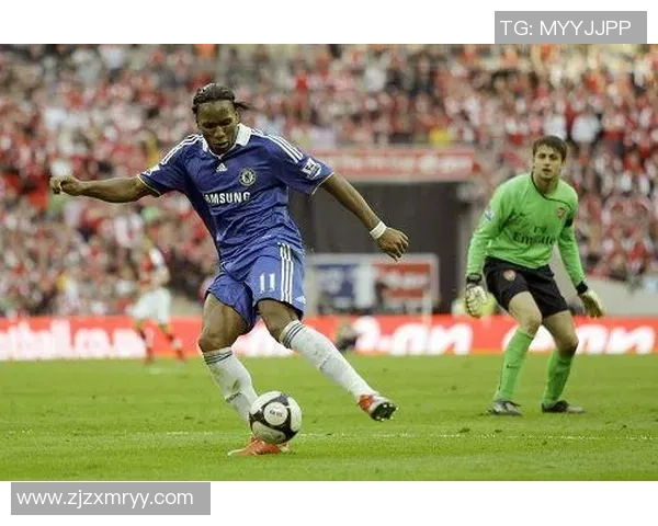 足球明星射门瞬间定格精彩时刻展现力量与技巧的完美融合